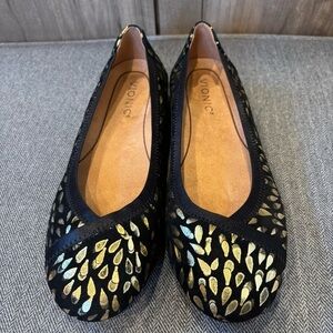 Vionic size 6 Carroll Spark Black and Gold Leather Ballet Flats